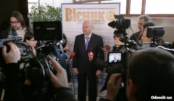 Одесские центры обслуживания плательщиков работают до последнего посетителя