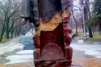 В Одессе вандалы повредили памятник погибшим морякам и кораблям ЧМП