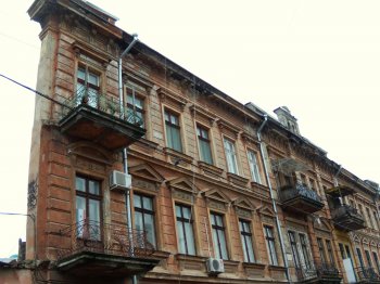 Дом-стена уже официально  - памятник архитектуры!