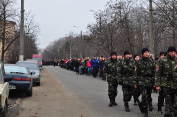 Кивалов вывел на площадь 10 апреля тысячи студентов: Часть одета в военную форму 