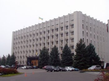Перед зданием Одесского облсовета все спокойно