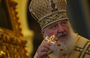 Патриарх Кирилл на коленях помолился о прекращении распрей на Украине