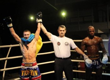 Одесский кикбоксер завоевал титул чемпиона мира, замерз, попал в будущее и застрял в Москве!