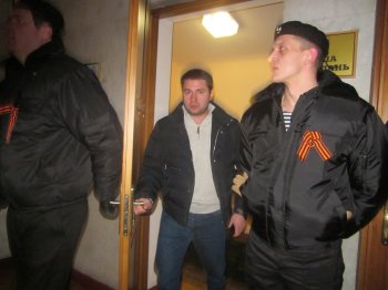 В здании на Канатной, 83 дежурят казаки