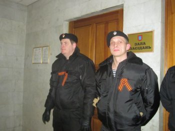 В здании на Канатной, 83 дежурят казаки