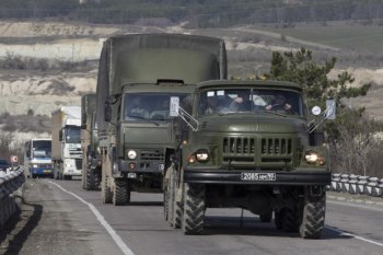 Колонна российских военных движется по Запорожской области