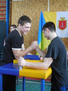 В Одессе проходит Международный турнир по армрестлингу