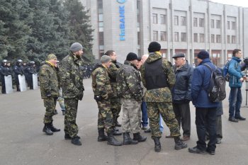 Под стенами облгосадминистрации 6 марта