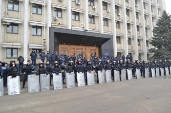 Под стенами облгосадминистрации 6 марта