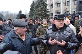 Под стенами облгосадминистрации 6 марта