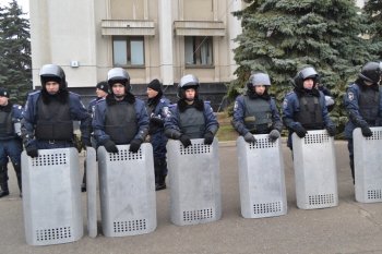 Под стенами облгосадминистрации 6 марта