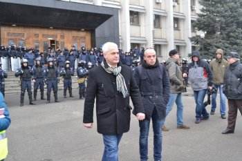 Под стенами облгосадминистрации 6 марта
