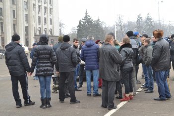 Под стенами облгосадминистрации 6 марта
