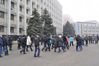 Под стенами облгосадминистрации 6 марта