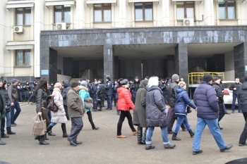Под стенами облгосадминистрации 6 марта