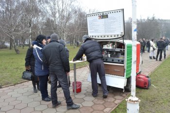 Под стенами облгосадминистрации 6 марта