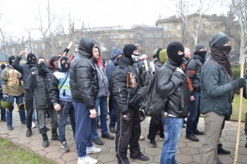 Под стенами облгосадминистрации 6 марта