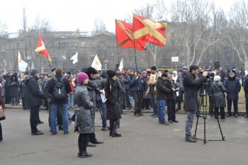 Под стенами облгосадминистрации 6 марта