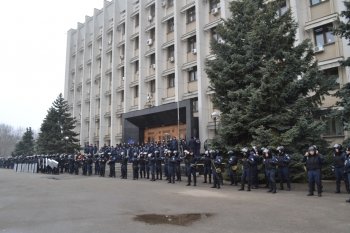 Под стенами облгосадминистрации 6 марта