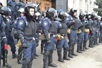 Под стенами облгосадминистрации 6 марта