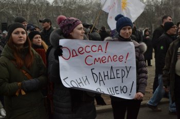 Под стенами облгосадминистрации 6 марта