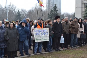 Под стенами облгосадминистрации 6 марта