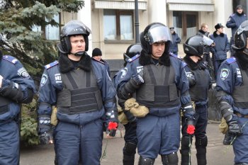Под стенами облгосадминистрации 6 марта