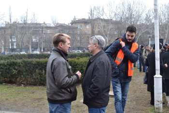 Под стенами облгосадминистрации 6 марта