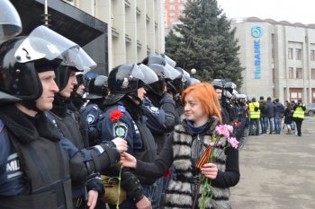 Под стенами облгосадминистрации 6 марта