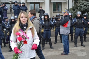 Под стенами облгосадминистрации 6 марта