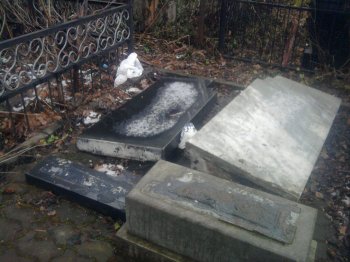 В Одессе громят кладбища