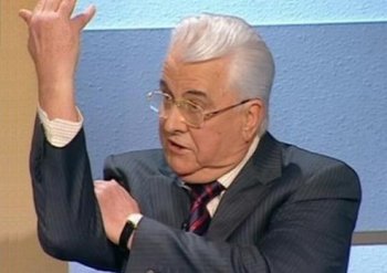 Первый Президент Украины: Я вынужден отстреливаться (видео)