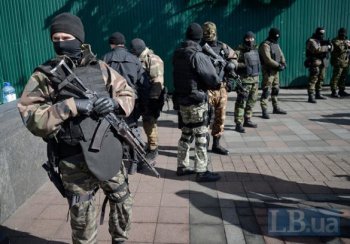 Нардепы теперь работают под прицелом автоматов (фото)