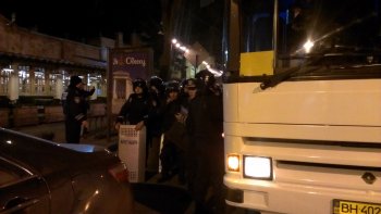 Одесситы пикетируют СБУ