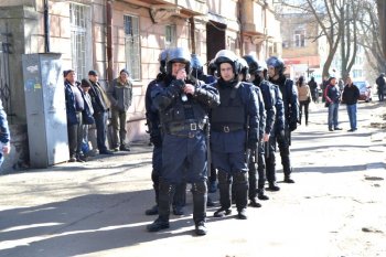 У здания СБУ пока все спокойно (фото)