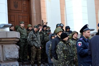 У здания СБУ пока все спокойно (фото)