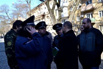 У здания СБУ пока все спокойно (фото)