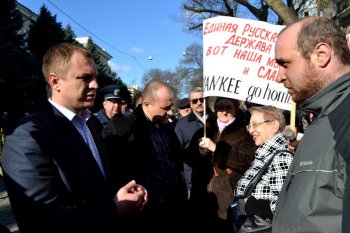 У здания СБУ пока все спокойно (фото)