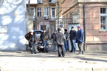 У здания СБУ пока все спокойно (фото)