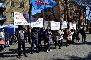 У здания СБУ пока все спокойно (фото)