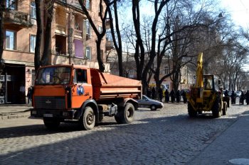 У здания СБУ пока все спокойно (фото)