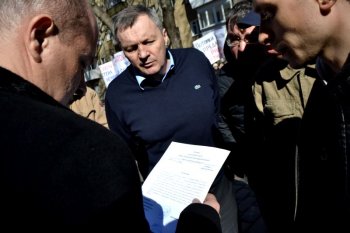 У здания СБУ пока все спокойно (фото)