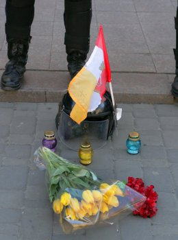 18 марта: У здания регионального УСБУ