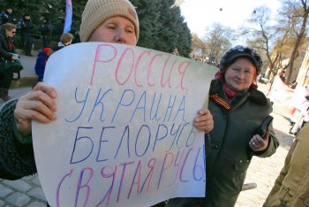 18 марта: У здания регионального УСБУ