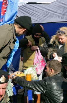 18 марта: У здания регионального УСБУ
