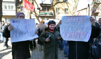 18 марта: У здания регионального УСБУ