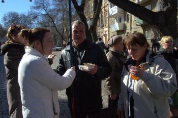 18 марта: У здания регионального УСБУ