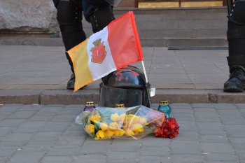 18 марта: У здания регионального УСБУ