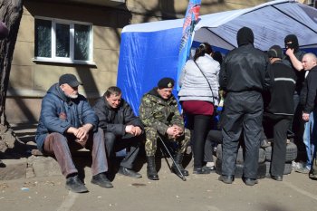 18 марта: У здания регионального УСБУ