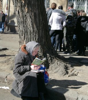 18 марта: У здания регионального УСБУ